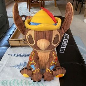 Stitch crashes Disney 5/12 Pinocchio plush